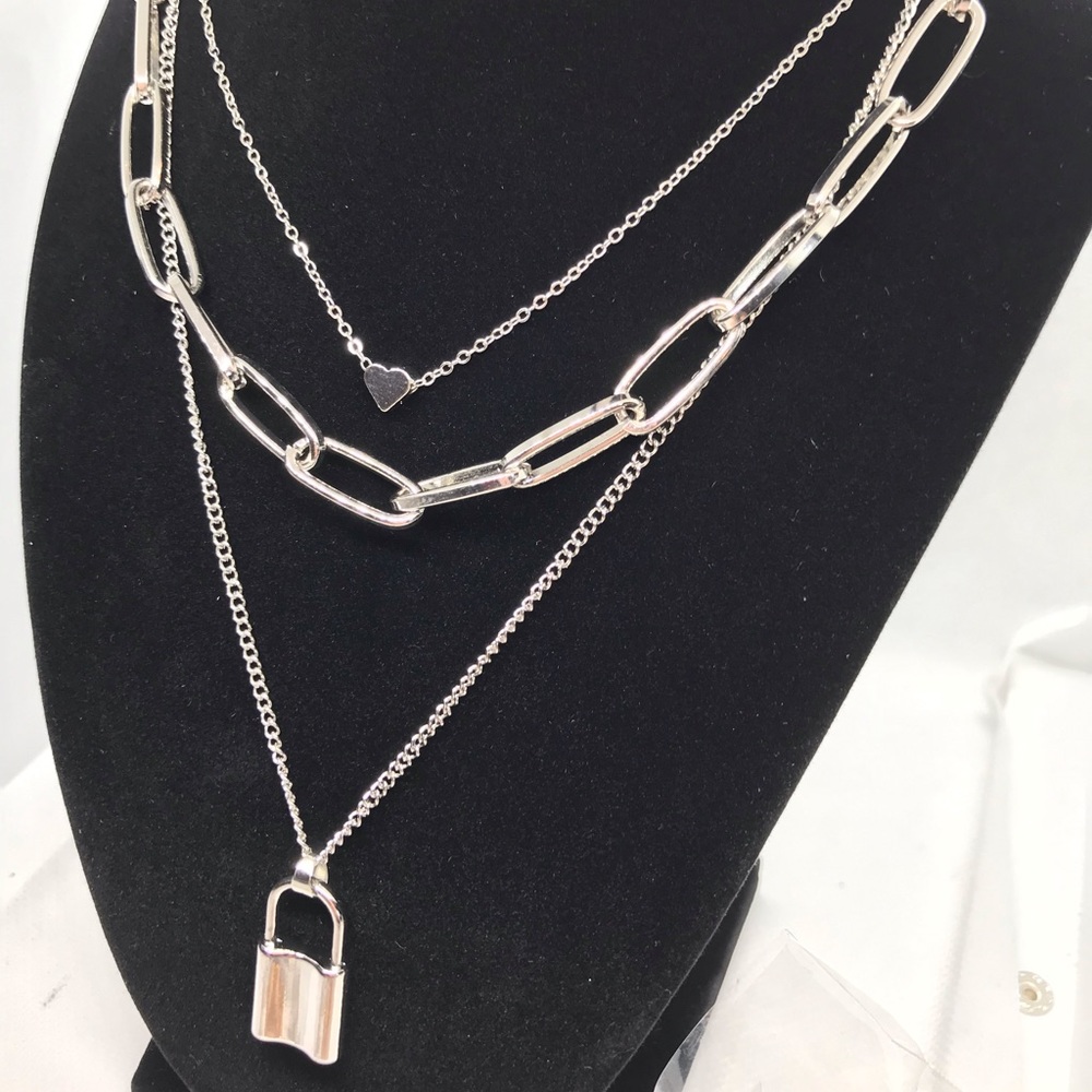 Chunky Lock 🔒 Silver Necklace - Picture 3 of 4